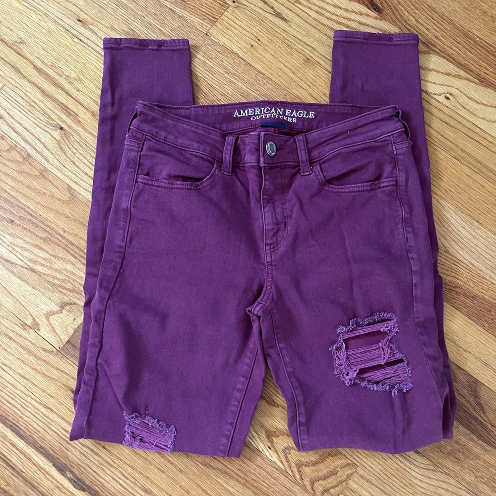 6/$30 🛍  American Eagle Outfitters Distressed Jeggings.